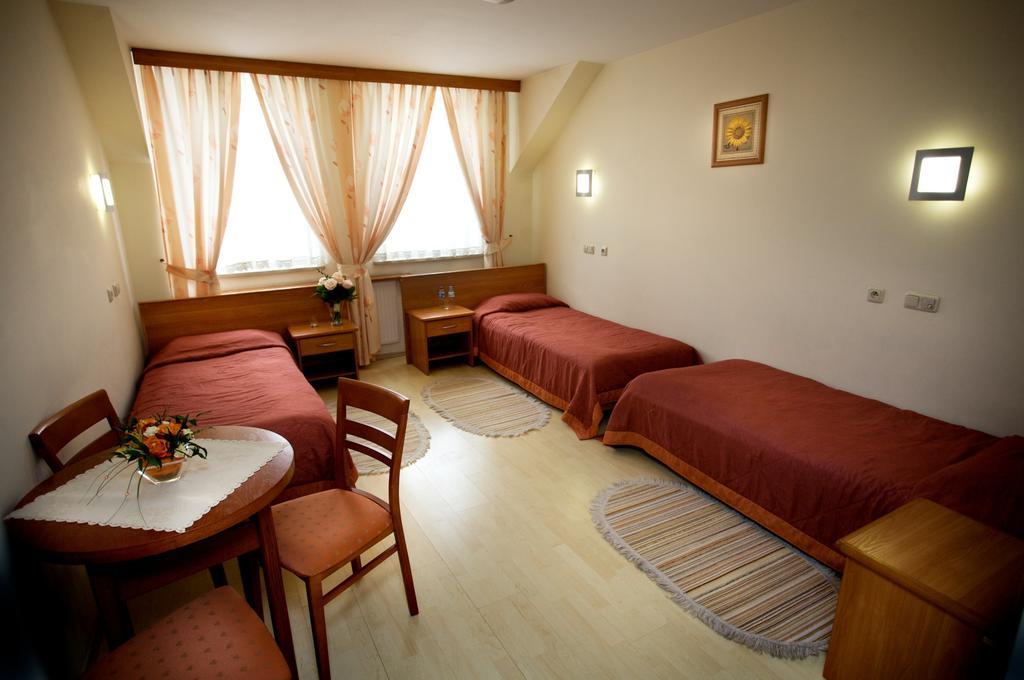 Hotel Sutoris Bochnia Szoba fotó