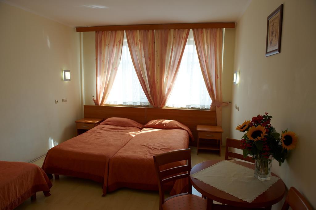 Hotel Sutoris Bochnia Szoba fotó
